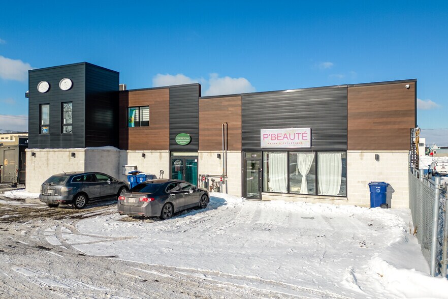 328-330 Boul Curé-Labelle, Laval, QC à vendre - Photo de l’immeuble – Image 2 sur 6