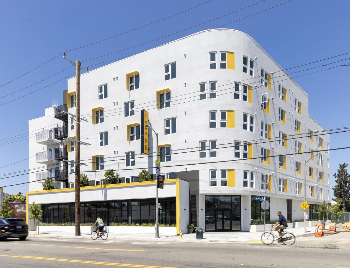 5103 W Adams Blvd, Los Angeles, CA à louer Photo de l’immeuble– Image 1 sur 11