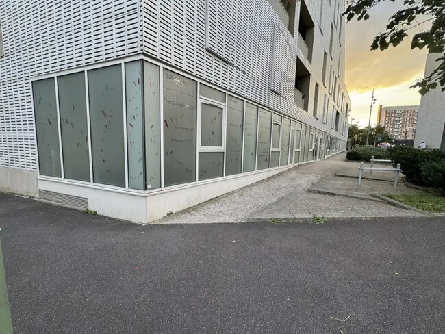 Plus de détails pour Local commercial à louer