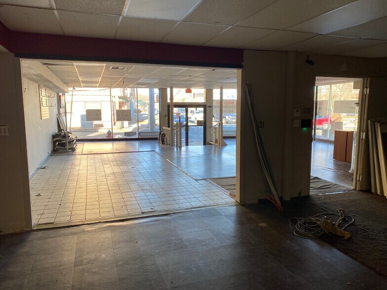 1 Divinity St, Bristol, CT à louer - Photo de l’immeuble – Image 3 sur 8