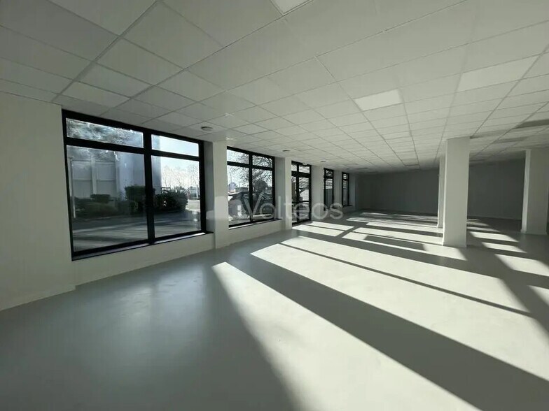 Local commercial dans Labège à louer - Photo de l’immeuble – Image 2 sur 10