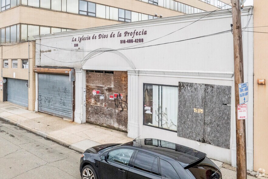 330 Fulton Ave, Hempstead, NY à vendre - Photo de l’immeuble – Image 2 sur 5