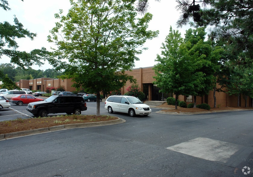 3065 McCall Dr, Doraville, GA à louer - Photo principale – Image 2 sur 16