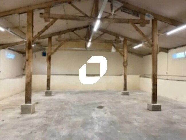 Plus de détails pour Local d'activités à louer