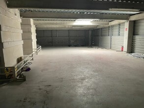 Local d’activités dans Gémenos à louer Photo de l’immeuble– Image 2 sur 2