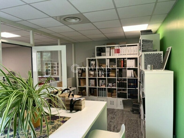 Bureau dans Les Alluets-le-Roi à louer - Photo intérieure – Image 1 sur 12