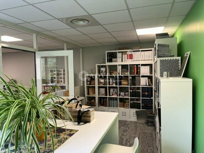 Plus de détails pour 2 Rue Traversiere, Les Alluets-le-Roi - Bureau à louer