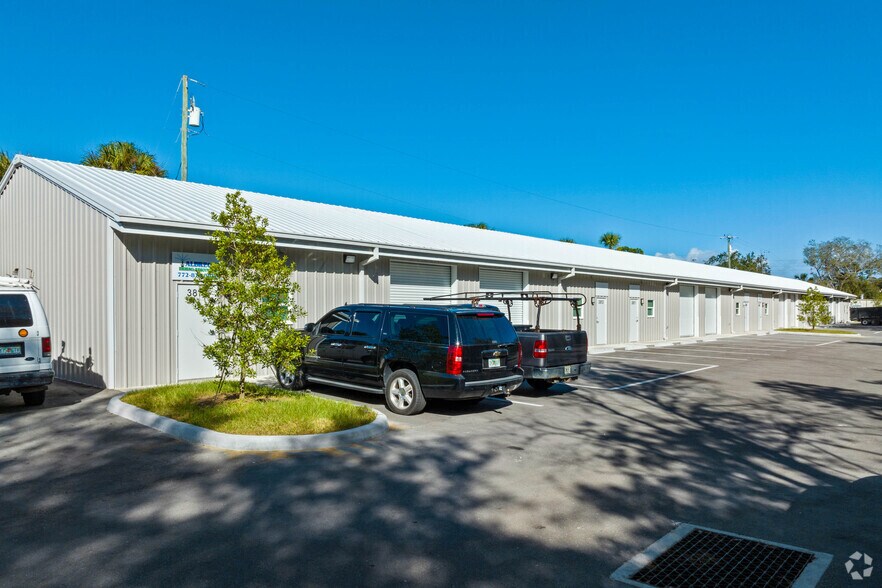 3801-3815 Oleander Ave, Fort Pierce, FL à louer - Photo de l’immeuble – Image 3 sur 36