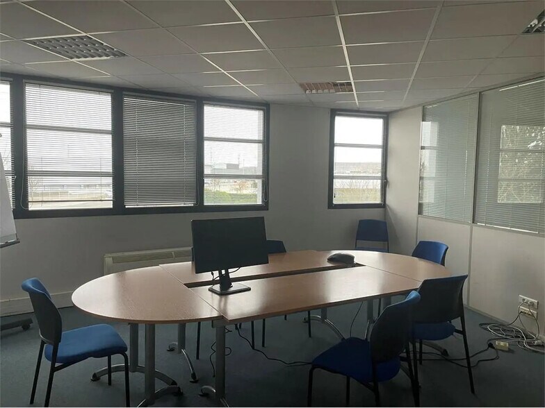 Bureau dans Miribel à louer - Photo intérieure – Image 1 sur 2