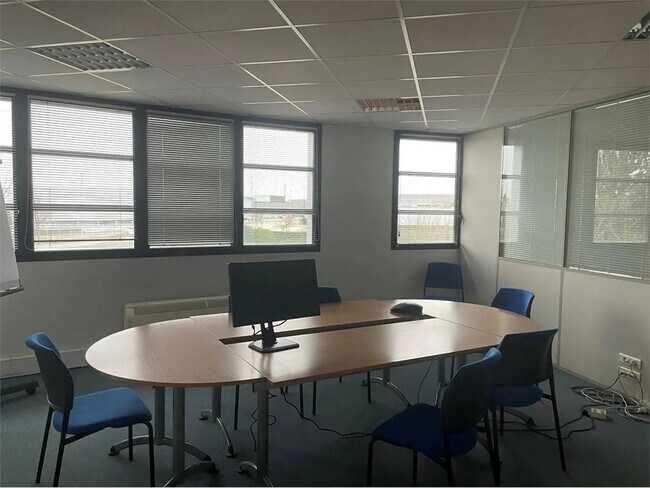 Plus de détails pour Bureau, Local d'activités à louer