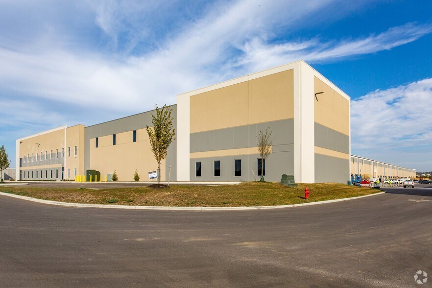 8511 Trade Center Dr, West Chester, OH à louer - Photo de l’immeuble – Image 2 sur 8