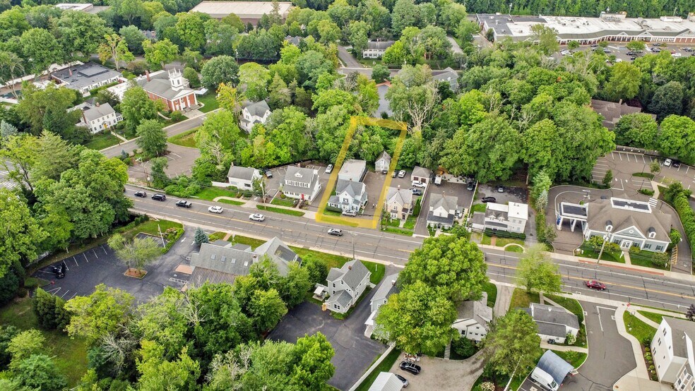 676 Boston Post Rd, Darien, CT à vendre - Photo de l’immeuble – Image 2 sur 24