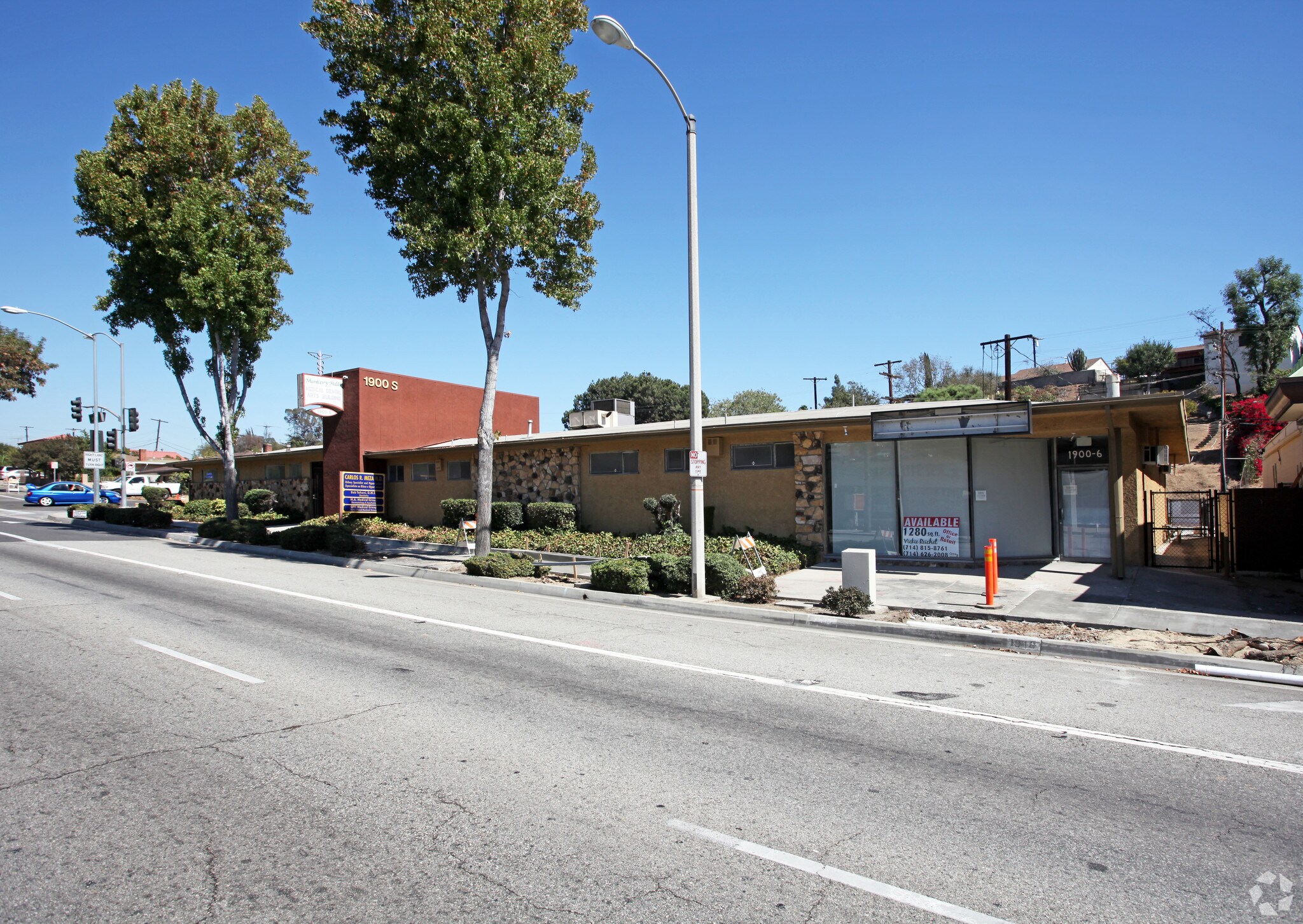 1900-1906 S Atlantic Blvd, Monterey Park, CA à louer Photo principale– Image 1 sur 5