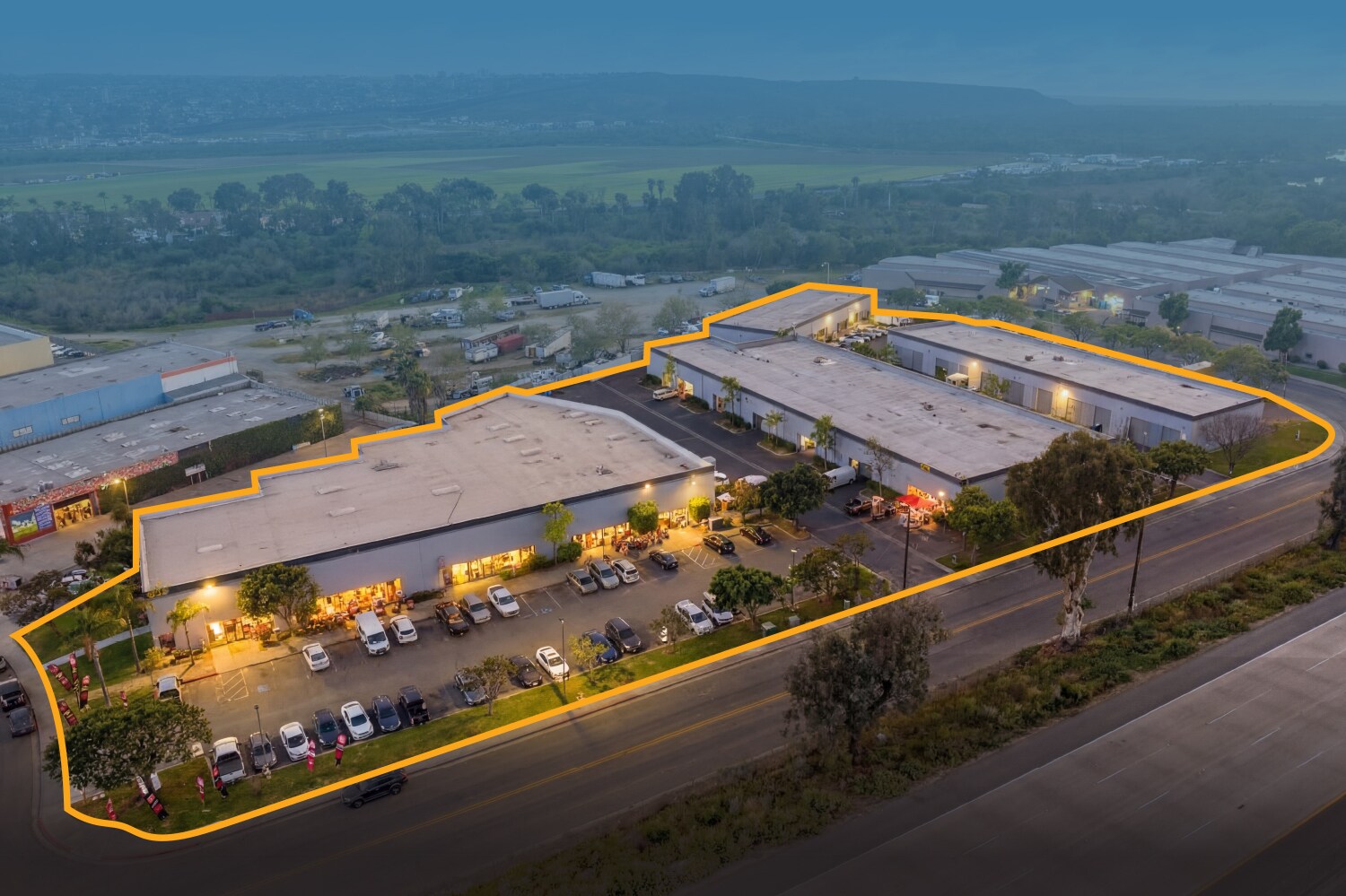 Border Commerce Center portefeuille de 4 biens à vendre sur LoopNet.fr Photo de l’immeuble– Image 1 sur 6