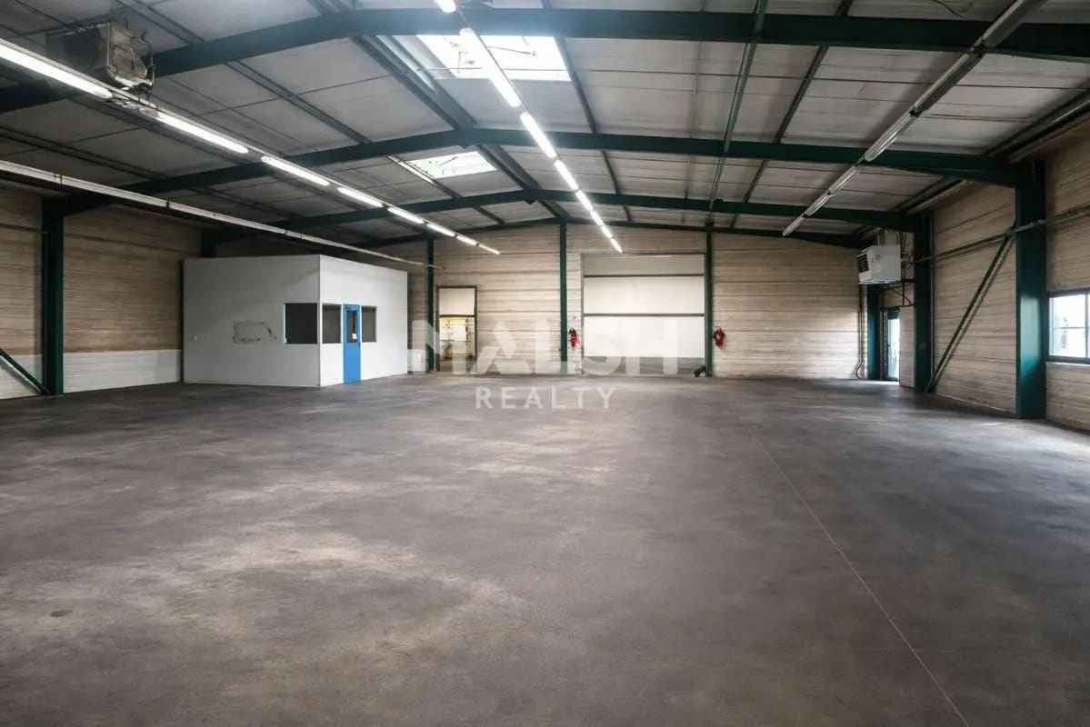 Local d’activités dans Frontonas à louer Photo intérieure– Image 1 sur 13