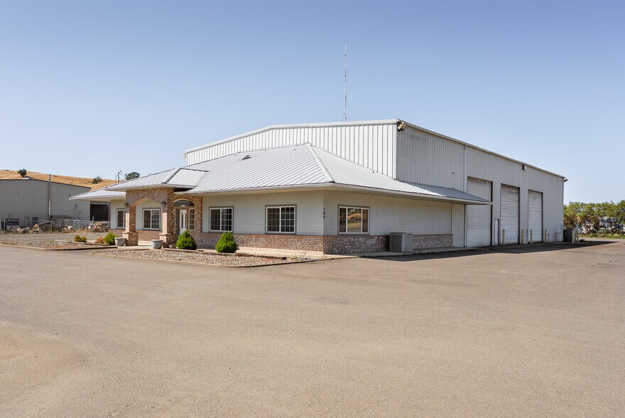 180 Weyerhaeuser Dr N, Roseburg, OR à vendre - Photo de l’immeuble – Image 3 sur 59