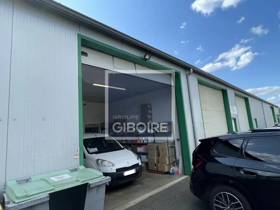 Industriel/Logistique dans Noyal-Châtillon-sur-Seiche à louer Photo de l’immeuble– Image 1 sur 4