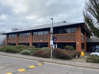 Plus de détails pour 2-3 Wintersells Rd, Byfleet - Bureau à louer
