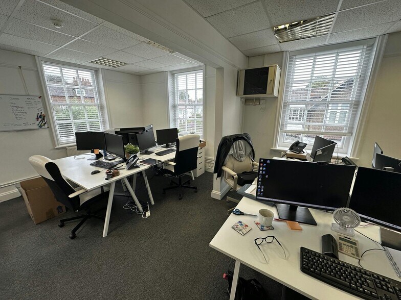 2-2A High St, Thames Ditton à louer - Photo de l’immeuble – Image 2 sur 4