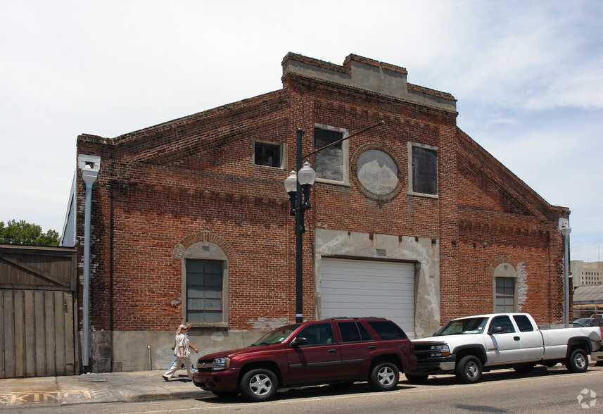 851 Magazine St, New Orleans, LA à louer - Photo de l’immeuble – Image 2 sur 5