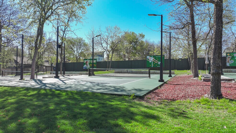 2715 Manor Rd, Austin, TX à louer - Photo de l’immeuble – Image 2 sur 5