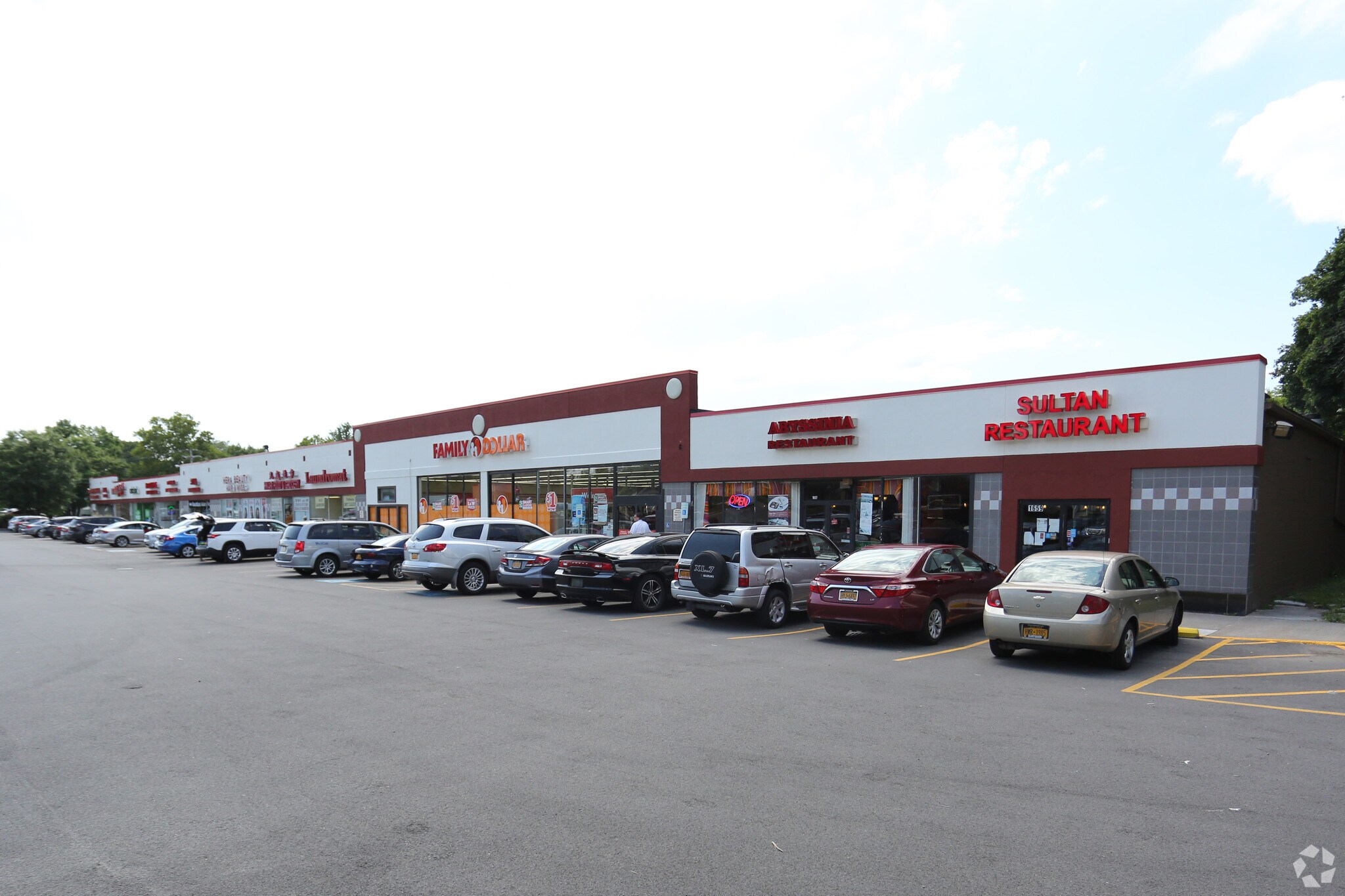 1653-1691 Mount Hope Ave, Rochester, NY à louer Photo principale– Image 1 sur 10