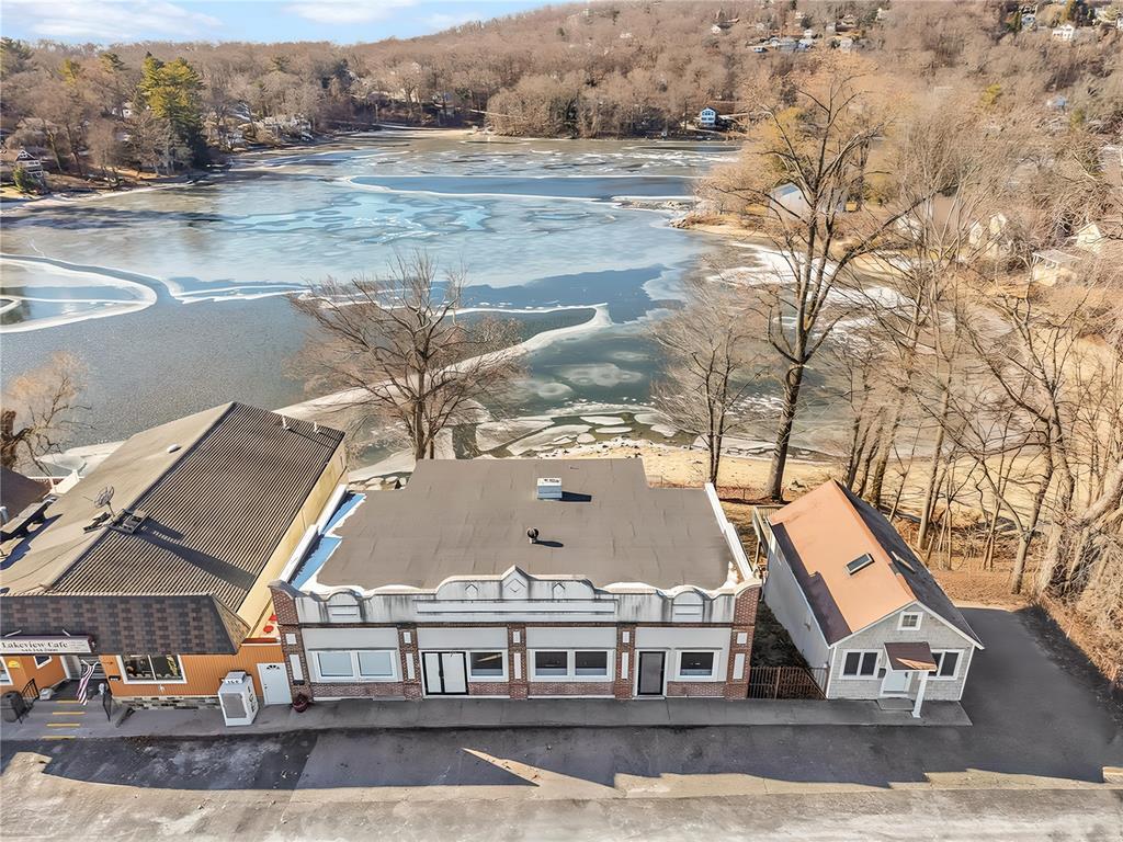 123 Lake Dr, Lake Peekskill, NY à vendre Aérien– Image 1 sur 38