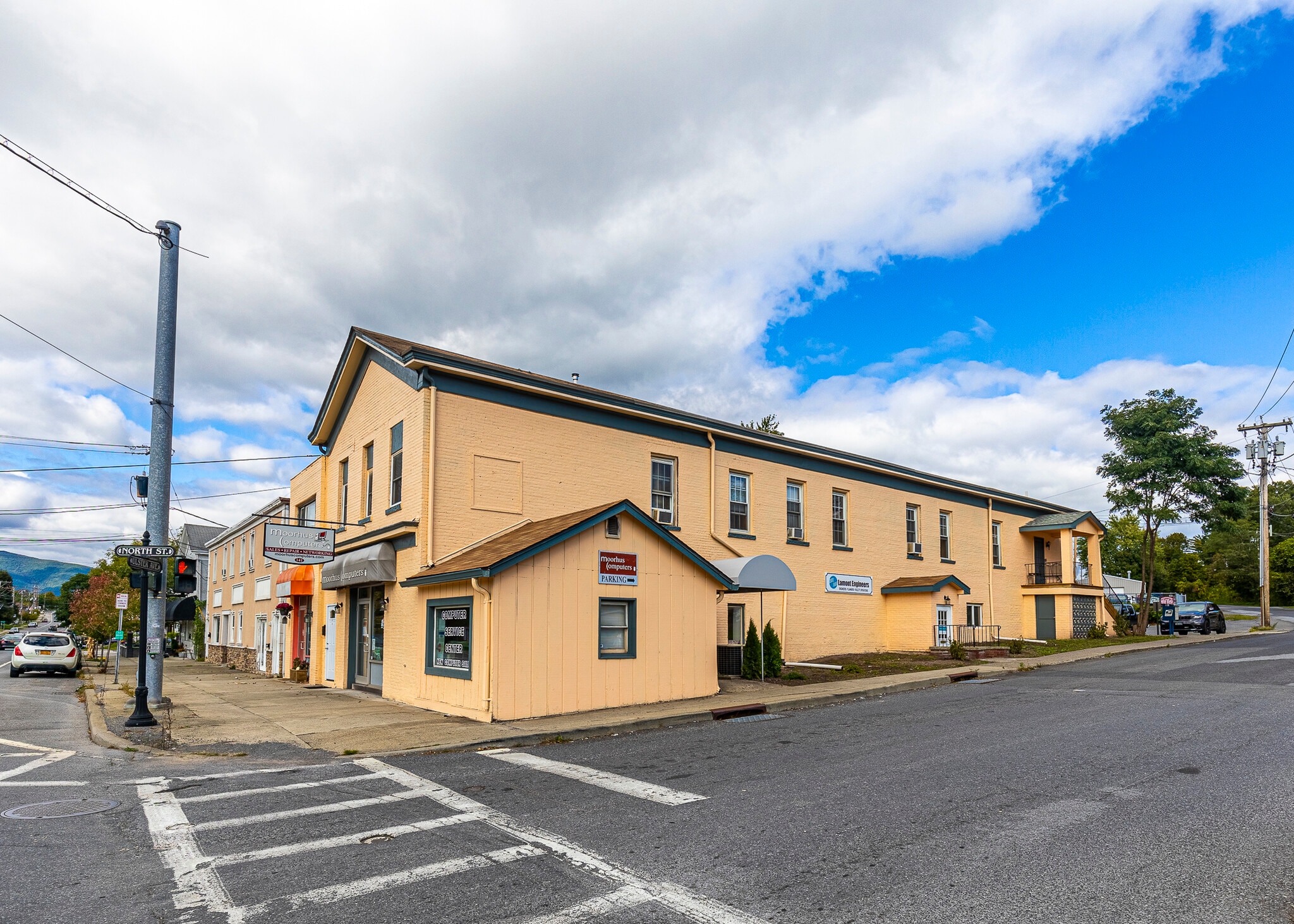 141 Ulster Ave, Saugerties, NY à vendre Photo principale– Image 1 sur 82