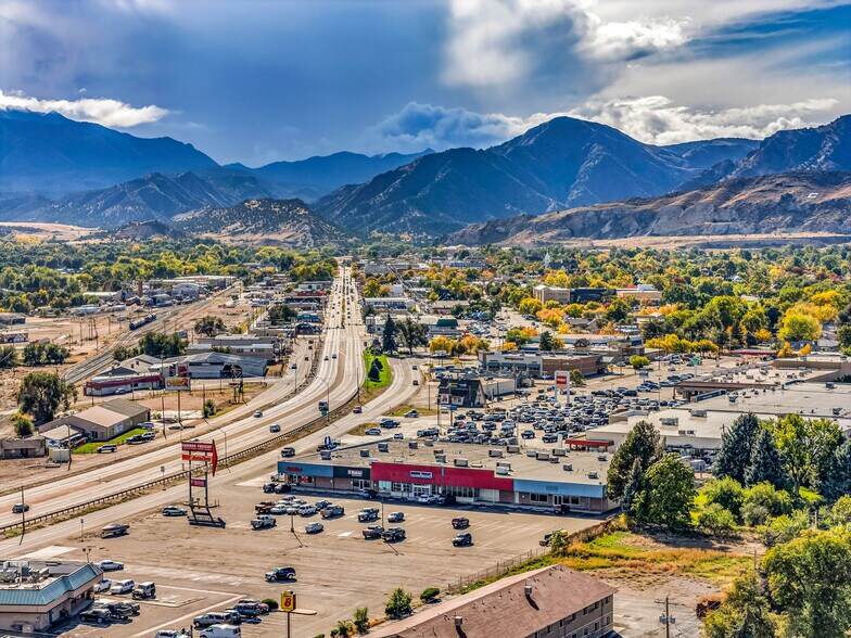 1811 Fremont Dr, Canon City, CO à vendre - Photo de l’immeuble – Image 3 sur 32