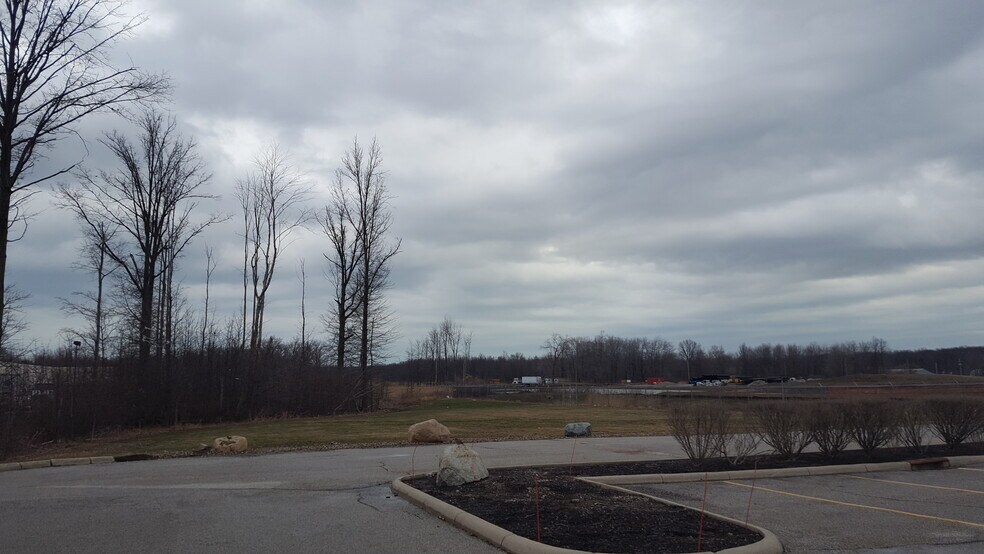 35840 Chester Rd, Avon, OH à louer - Photo de l’immeuble – Image 1 sur 2