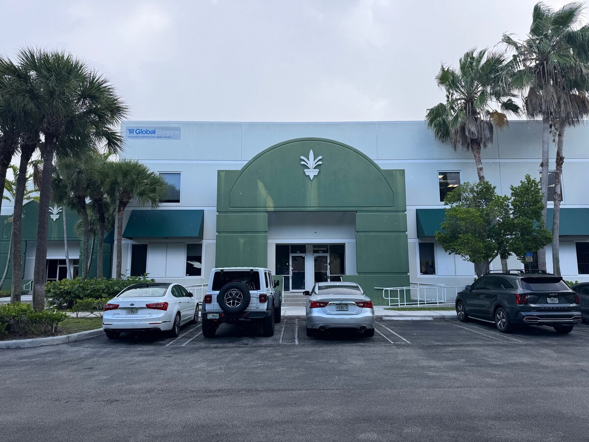 9990 NW 14th St, Miami, FL 33172 - Lot 5 -  - Photo intérieure - Image 1 of 4