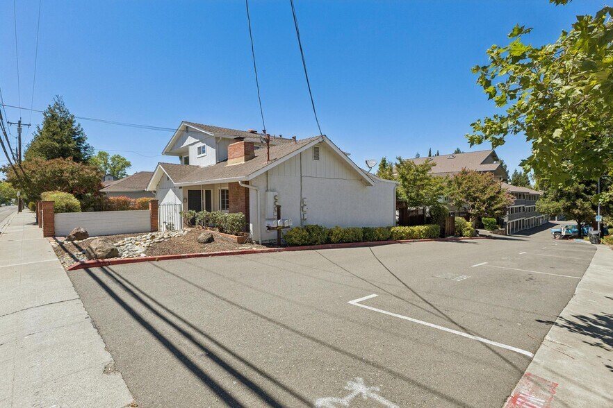 3851 Vineyard Ave, Pleasanton, CA à vendre - Photo de l’immeuble – Image 3 sur 50