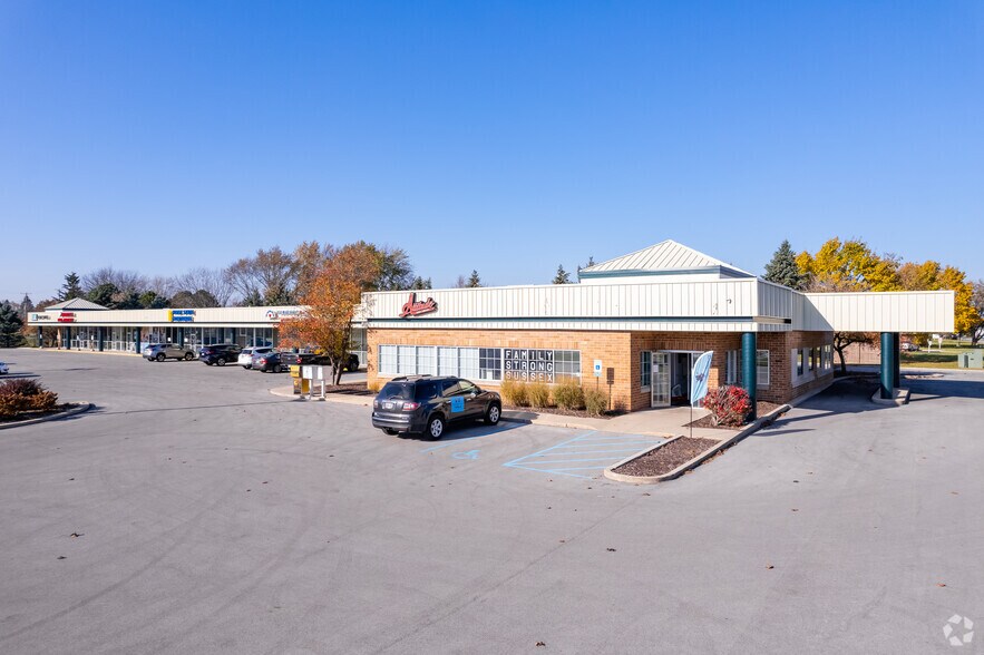 N64W24678 Main St, Sussex, WI à louer - Photo de l’immeuble – Image 1 sur 8