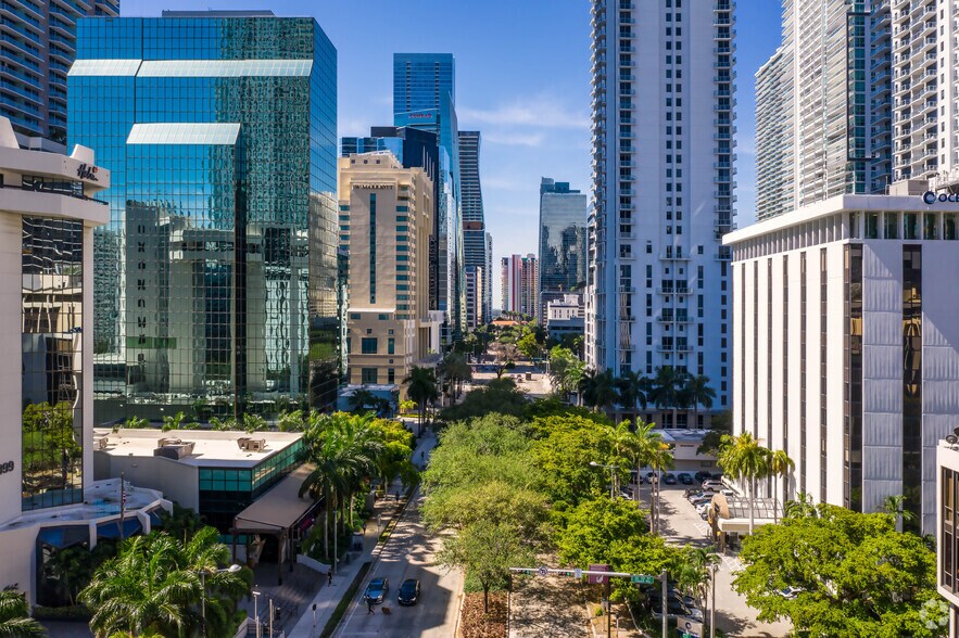 1000 Brickell Ave, Miami, FL à vendre - Photo de l’immeuble – Image 3 sur 4