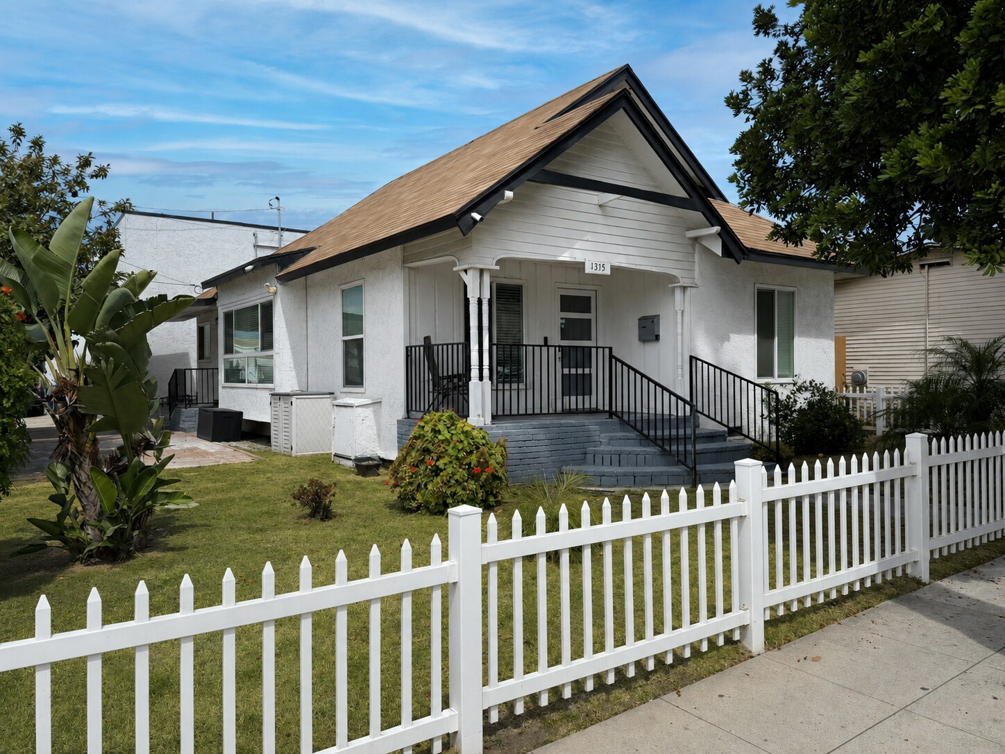 1315 Termino Ave, Long Beach, CA à vendre Photo de l’immeuble– Image 1 sur 5