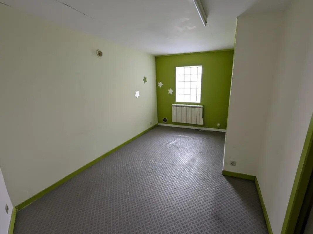 Local commercial dans Châtellerault à louer Photo de l’immeuble– Image 1 sur 5