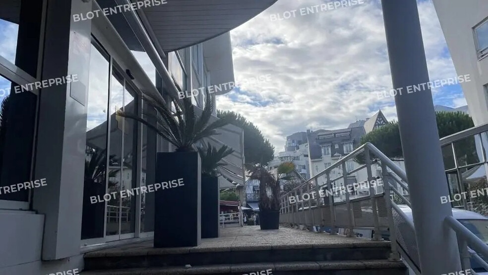 Bureau dans La Baule-Escoublac à vendre - Photo de l’immeuble – Image 2 sur 12