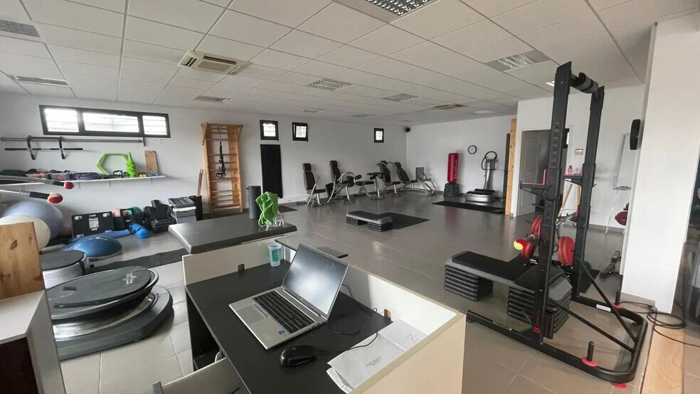 Bureau dans Saint-Denis-lès-Bourg à louer - Photo de l’immeuble – Image 2 sur 11