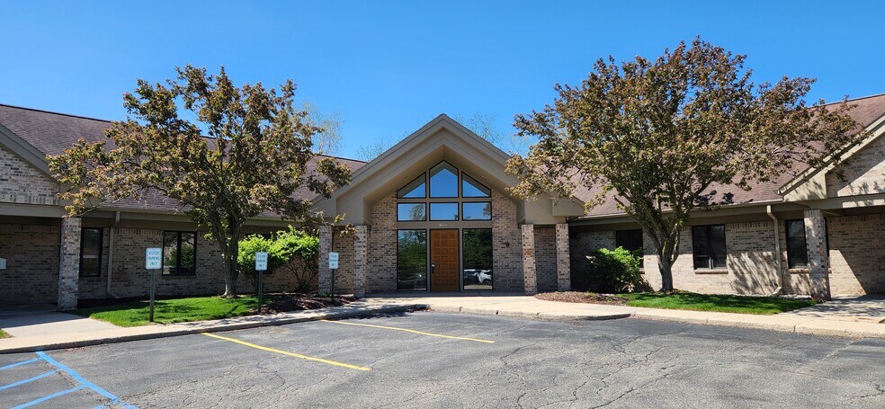6607 W Saint Joseph Hwy, Lansing, MI à louer - Photo de l’immeuble – Image 2 sur 10