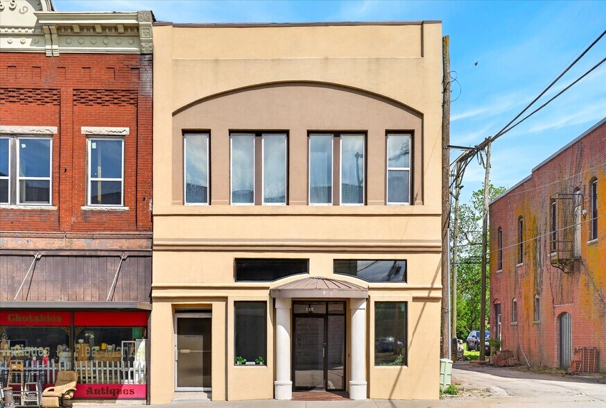 112 S Madison Ave, Aurora, MO à vendre - Photo principale – Image 1 sur 31