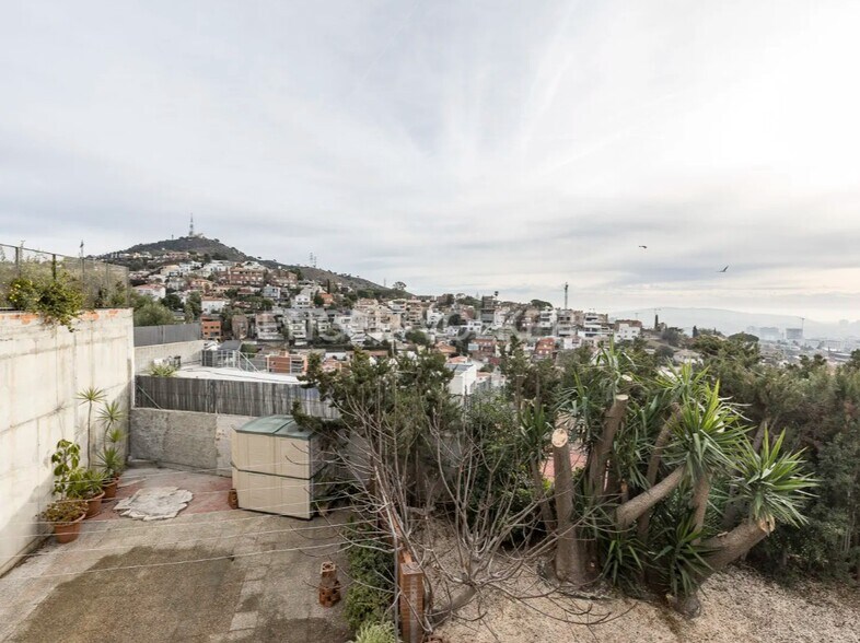 Immeuble residentiel dans Sant Just Desvern, Barcelona à vendre - Photo de l’immeuble – Image 3 sur 5