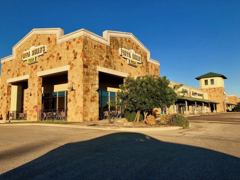 1201 Hewitt Dr, Waco, TX à louer - Photo de l’immeuble – Image 3 sur 6