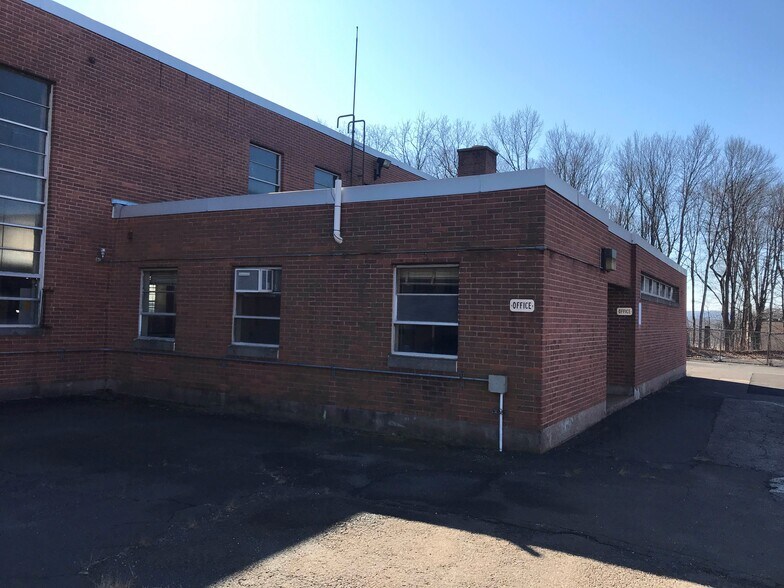 251 Freestone Ave, Portland, CT à vendre - Photo de l’immeuble – Image 3 sur 54