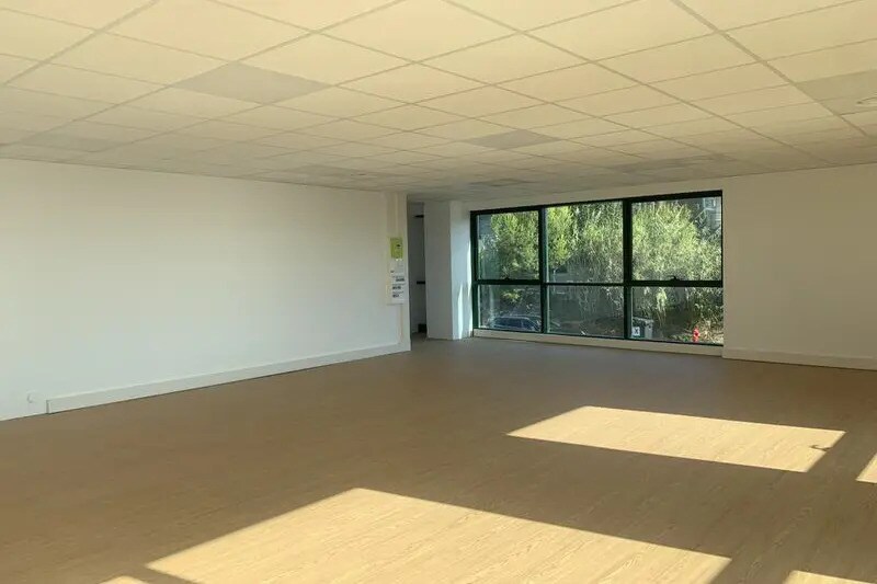 Bureau dans LA CIOTAT à louer - Photo de l’immeuble – Image 3 sur 4