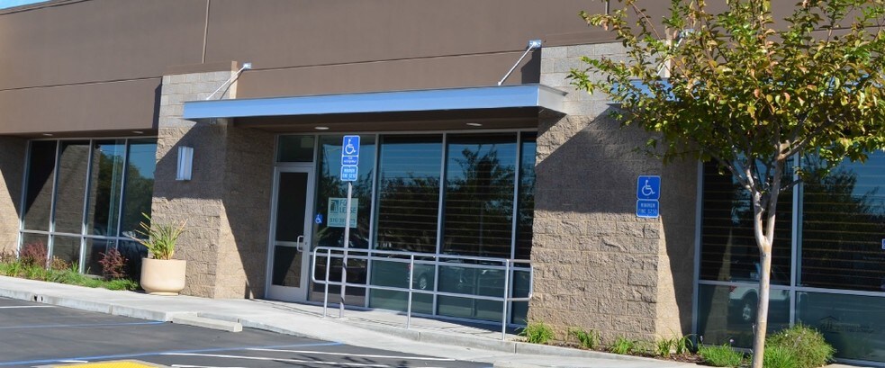 5301 Power Inn Rd, Sacramento, CA à louer - Photo de l’immeuble – Image 2 sur 16