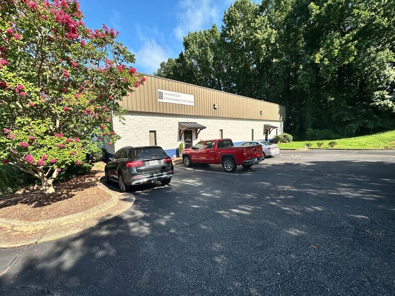1385 Weber Industrial Dr, Cumming, GA à louer - Photo de l’immeuble – Image 2 sur 46