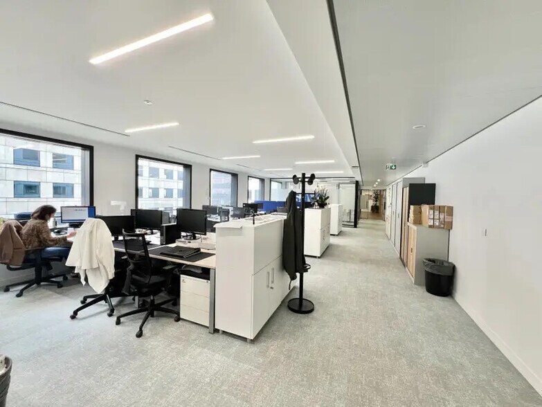 Bureau dans Courbevoie à louer - Photo de l’immeuble – Image 1 sur 7