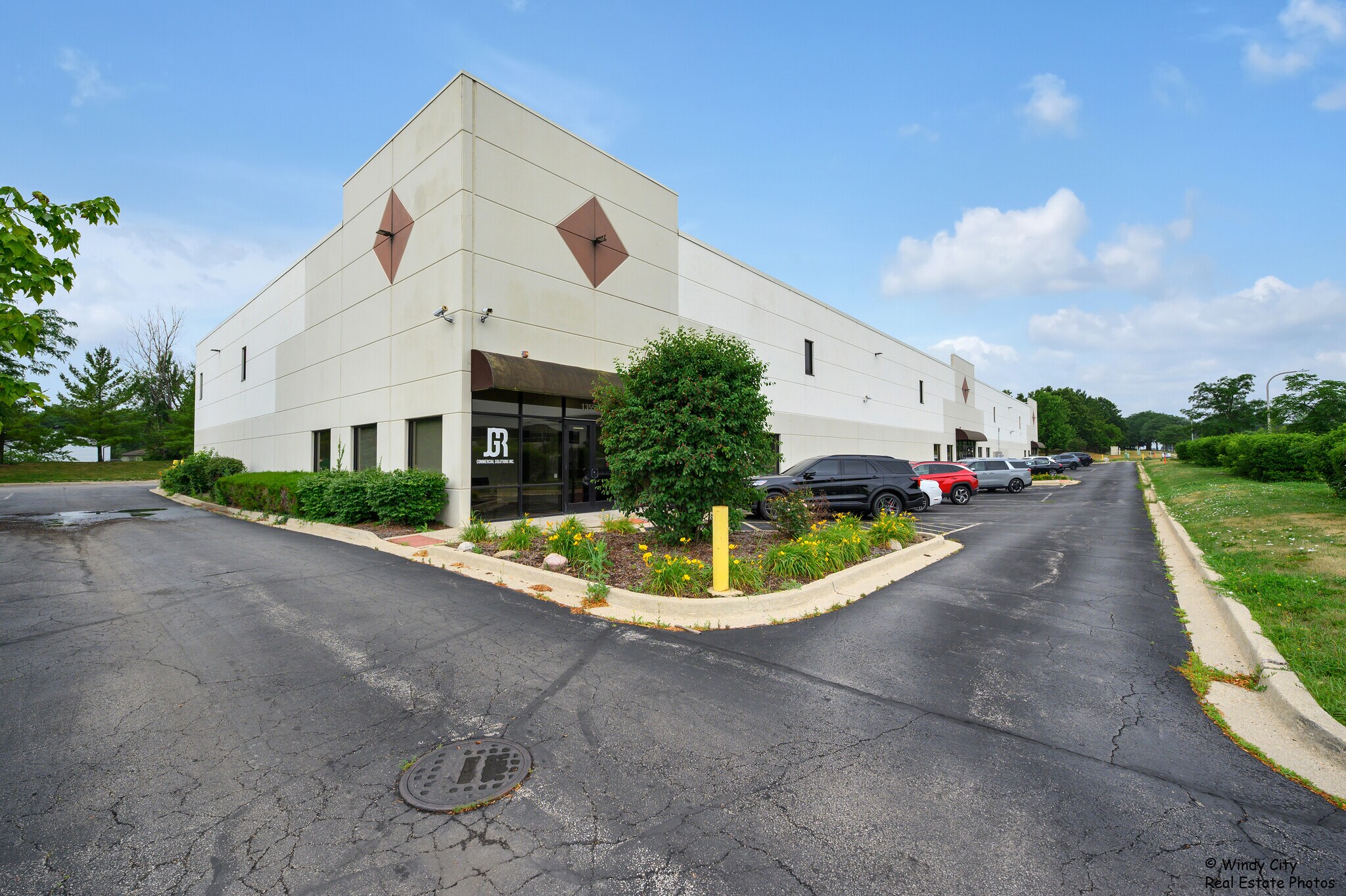 1355 Bowes Rd, Elgin, IL à vendre Photo de l’immeuble– Image 1 sur 15