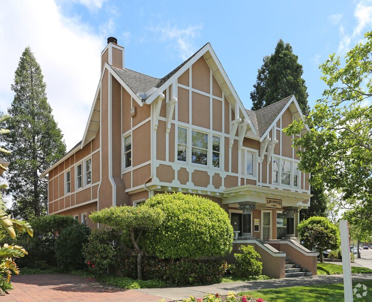 1946 Embarcadero, Oakland, CA à louer - Photo principale – Image 1 sur 3