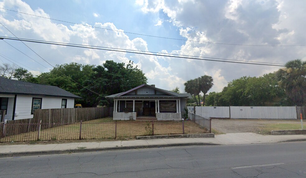 5311 S Flores St, San Antonio, TX à vendre - Photo de l’immeuble – Image 1 sur 5